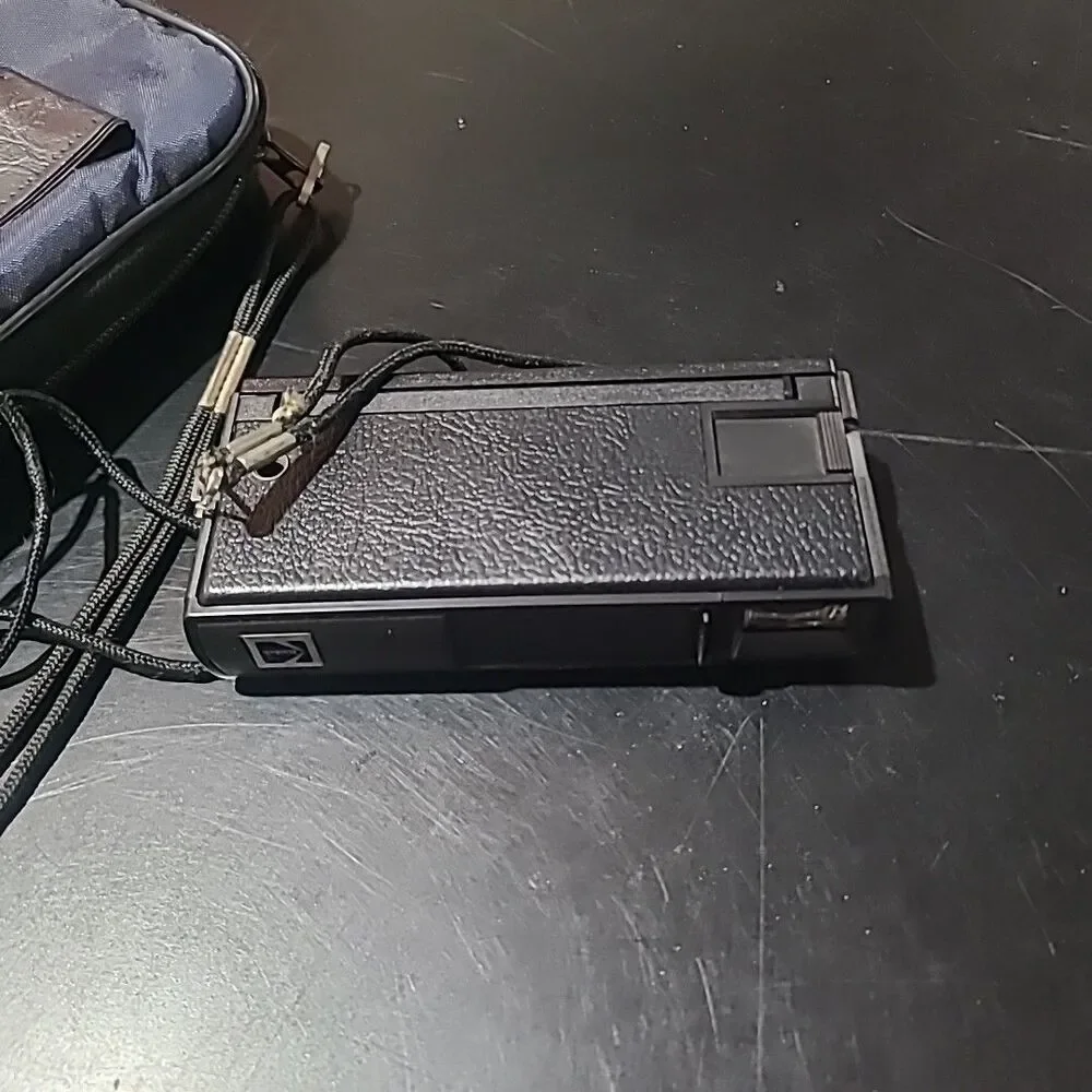 Kodak Trimlite Instamatic 38 Camera. untested. Camera and bag